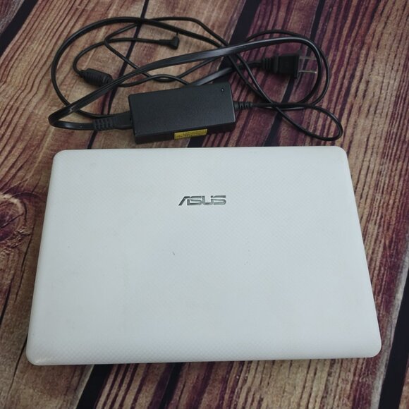 Asus Eee PC 1001P netbook of yore. Miraculously working fine. :-) - Picture 11 of 13